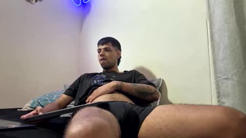 Snapshot of clarentz_baileys chatting on February 23, 7:50 am Clarentz bby online show from February 23, 7:50 am