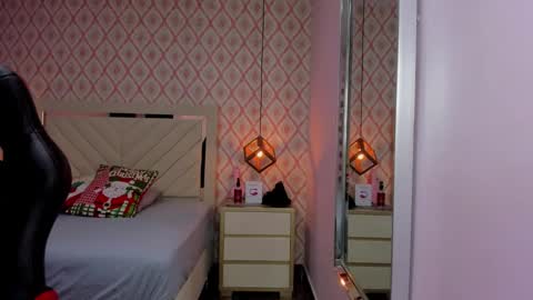 Snapshot of clarise_hall chatting on January 3, 7:18 pm C L A R I S E online show from January 3, 7:18 pm