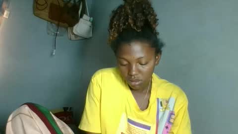 Snapshot of clarisse98 chatting on December 2, 2:50 am clarisse98 online show from December 2, 2:50 am