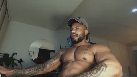Snapshot of clark_strong chatting on June 18, 11:20 pm clark_strong online show from June 18, 11:20 pm