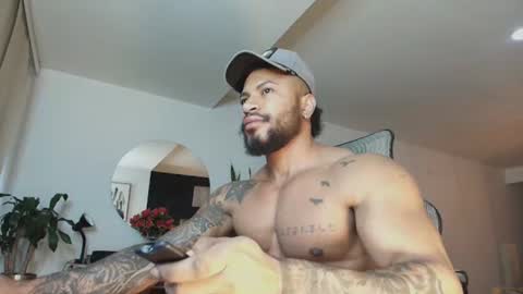 Snapshot of clark_strong chatting on June 19, 11:36 am clark_strong online show from June 19, 11:36 am