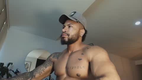 Snapshot of clark_strong chatting on June 29, 1:22 pm clark_strong online show from June 29, 1:22 pm