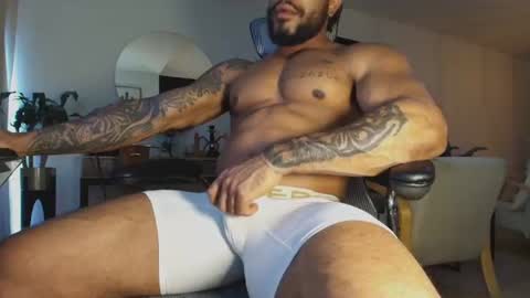 Snapshot of clark_strong chatting on July 3, 6:14 pm clark_strong online show from July 3, 6:14 pm