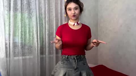 Snapshot of clary_cloud chatting on November 25, 6:41 pm Lara online show from November 25, 6:41 pm