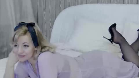 Snapshot of classytinna chatting on April 9, 6:41 am Classy Tinna online show from April 9, 6:41 am