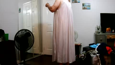 Claudia online show from July 8, 1:59 pm