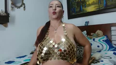Snapshot of claudiaa_broke chatting on June 10, 3:07 am claudiaa_broke online show from June 10, 3:07 am