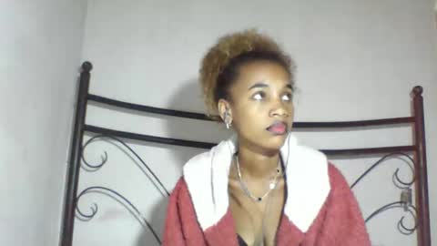 Snapshot of claudiannah chatting on May 12, 5:37 am claudianne online show from May 12, 5:37 am