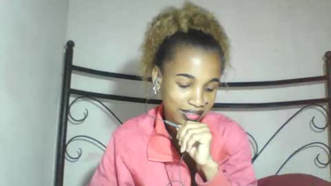 Snapshot of claudiannah chatting on May 22, 6:53 am claudianne online show from May 22, 6:53 am