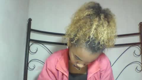 Snapshot of claudiannah chatting on May 27, 6:32 am claudianne online show from May 27, 6:32 am