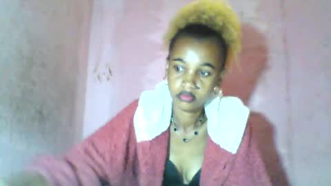 Snapshot of claudiannah chatting on July 9, 5:00 am claudianne online show from July 9, 5:00 am