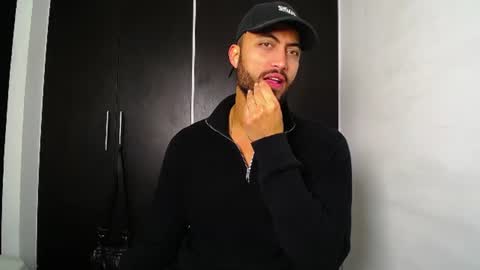 Snapshot of claybrown_ chatting on June 17, 12:50 pm Clay online show from June 17, 12:50 pm