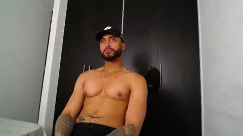 Snapshot of claybrown_ chatting on June 19, 3:27 pm Clay online show from June 19, 3:27 pm