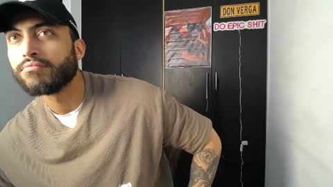 Snapshot of claybrown_ chatting on July 1, 3:23 pm Clay online show from July 1, 3:23 pm