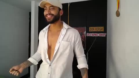 Snapshot of claybrown_ chatting on July 5, 1:07 pm Clay online show from July 5, 1:07 pm