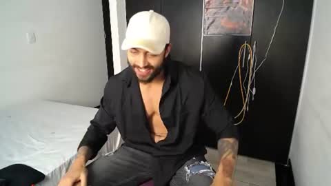 Snapshot of claybrown_ chatting on July 13, 10:12 pm Clay online show from July 13, 10:12 pm