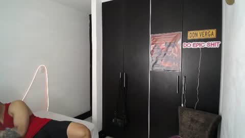Snapshot of claybrown_ chatting on July 28, 7:39 pm Clay online show from July 28, 7:39 pm
