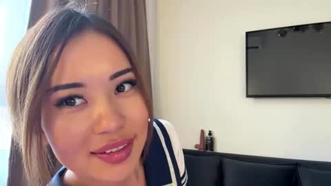 Lili online show from July 30, 1:32 pm