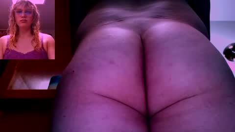 Snapshot of clemie32677 chatting on December 18, 9:32 pm clemie32677 online show from December 18, 9:32 pm