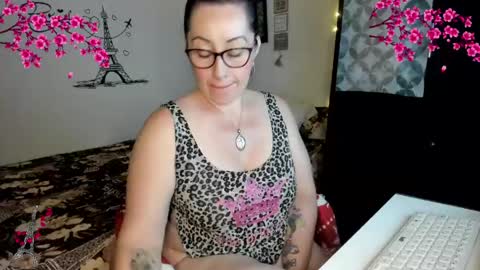 cleo_christmas online show from May 29, 12:08 am