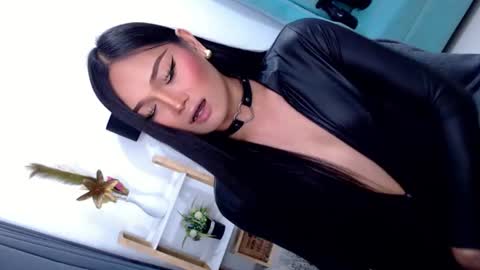Cleo online show from June 18, 8:35 pm