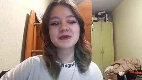 Snapshot of cleopatrastong chatting on December 18, 6:03 pm Dina online show from December 18, 6:03 pm