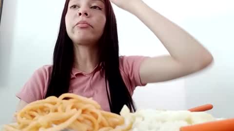 cleowhite_ online show from October 23, 7:01 pm