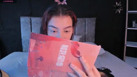 cleowhite_ online show from March 6, 9:55 pm