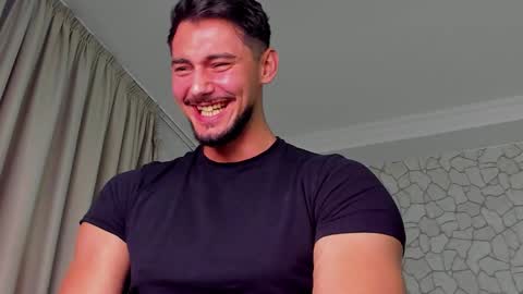 Snapshot of clintmasterss chatting on December 3, 6:21 am ClintMasterss online show from December 3, 6:21 am