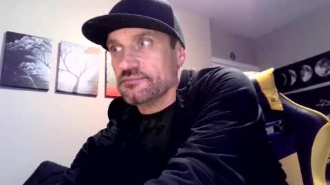 Snapshot of clintwood12 chatting on January 1, 11:16 am chad online show from January 1, 11:16 am