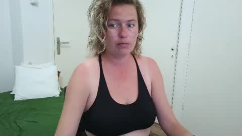 Snapshot of clittytastic chatting on June 21, 3:25 pm Syl online show from June 21, 3:25 pm