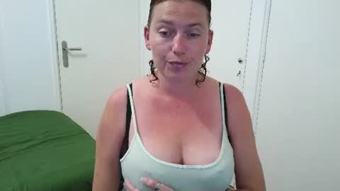Snapshot of clittytastic chatting on July 26, 2:46 pm Syl online show from July 26, 2:46 pm