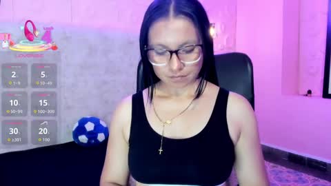 Snapshot of cloe16_ chatting on May 19, 1:56 am Cloe online show from May 19, 1:56 am