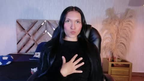 Snapshot of cloe16_ chatting on July 18, 8:12 pm Cloe online show from July 18, 8:12 pm