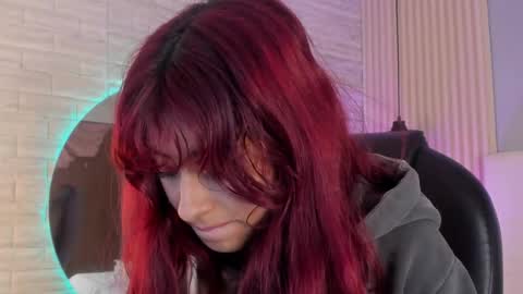 Snapshot of cloe__hills chatting on December 5, 3:28 pm Cloe online show from December 5, 3:28 pm