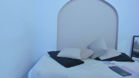 Snapshot of cloe_amazingg chatting on December 8, 12:51 am Cloe online show from December 8, 12:51 am