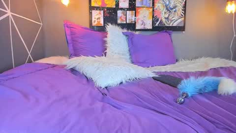 Cloe Bridgee online show from March 10, 7:10 am