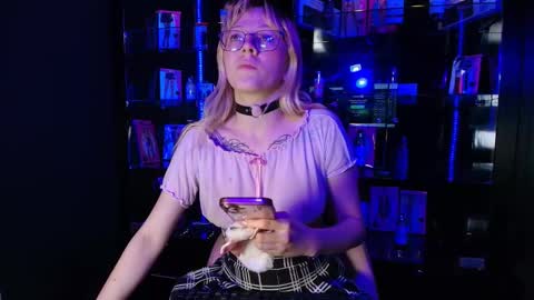 Snapshot of cloe_five chatting on January 9, 12:30 pm CLOE online show from January 9, 12:30 pm