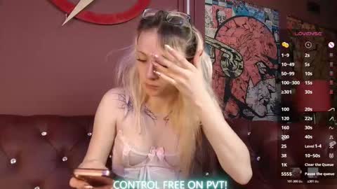 Snapshot of cloe_five chatting on January 15, 12:21 pm CLOE online show from January 15, 12:21 pm