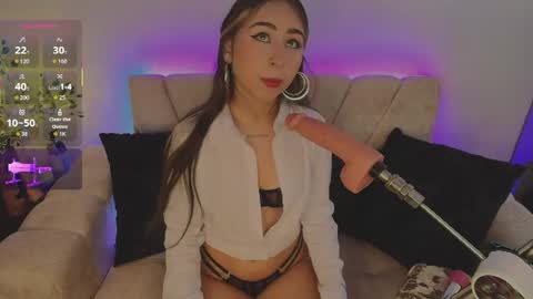 cloe_martinezz_ online show from June 11, 8:51 pm