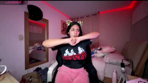 Snapshot of cloe_small08 chatting on October 25, 1:57 am cloe small online show from October 25, 1:57 am