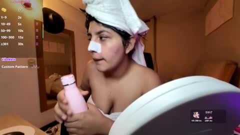 Snapshot of cloe_small08 chatting on December 4, 3:16 am cloe small online show from December 4, 3:16 am