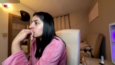 Snapshot of cloe_small08 chatting on December 18, 3:12 am cloe small online show from December 18, 3:12 am