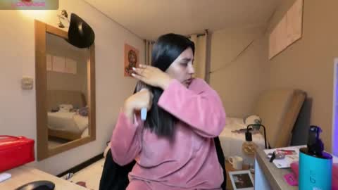 cloe small online show from January 7, 2:14 am