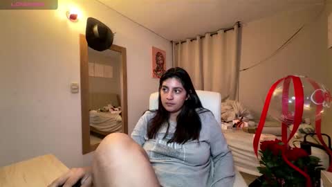 cloe small online show from February 20, 6:26 am