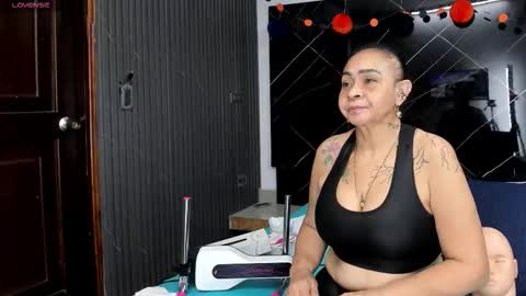 Snapshot of cloee_rabbyt chatting on November 7, 11:21 am CLOE online show from November 7, 11:21 am