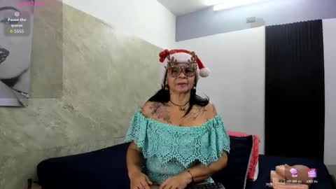 Snapshot of cloee_rabbyt chatting on December 16, 11:15 am CLOE online show from December 16, 11:15 am