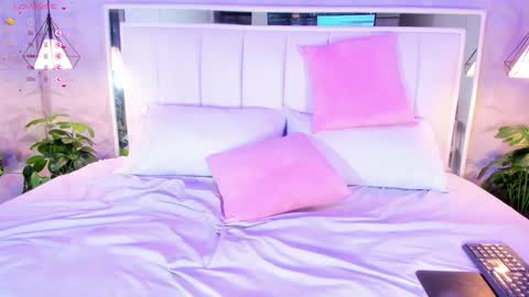 Snapshot of cloeharp chatting on February 5, 2:37 pm Cloe Harp online show from February 5, 2:37 pm