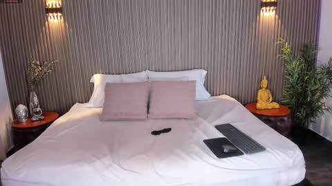 Snapshot of cloeharp chatting on October 9, 11:30 am Cloe Harp online show from October 9, 11:30 am