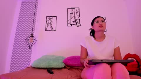 cloe online show from October 25, 8:36 pm